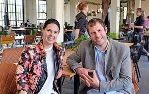Das vielfältig engagierte Pächterpaar Stephanie Singer und Marcel Küffner hat für die Alte Reederei schon Ideen für die Zeit nach der Buga.
Foto: Dennis Mugler Das vielfältig engagierte Pächterpaar Stephanie Singer und Marcel Küffner hat für die Alte Reederei schon Ideen für die Zeit nach der Buga.
Foto: Dennis Mugler