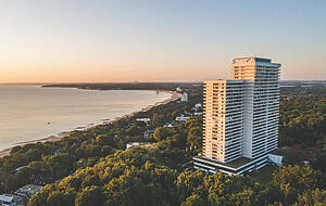 Eines der bekanntesten Objekte im Portfolio der Plaza Hotels ist das Hochhaus am Timmendorfer Strand an der Ostsee. Das Geb&auml;ude geh&ouml;rt seit zwei Jahren zur Heilbronner Gruppe.