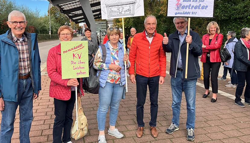 Eine Gruppe Zabergäuer reist am Montag zu einer großen Protestaktion nach Stuttgart. Der Grund: Das geplante Aus der Brackenheimer Notfallpraxis. Eine Gruppe Zabergäuer reist am Montag zu einer großen Protestaktion nach Stuttgart. Der Grund: Das geplante Aus der Brackenheimer Notfallpraxis.