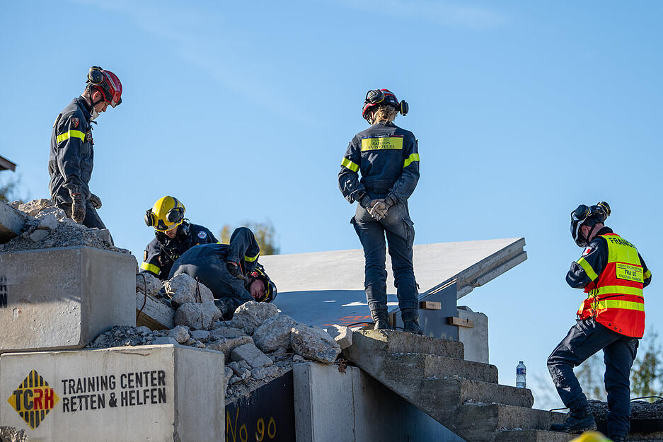 Auch Bestatter und Identifizierungsspezialisten der Polizei übten mit.