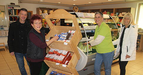 Uwe Oberndörfer (von links), Heidi Hübner, Monika Dürrwächter und Beate Hindennach betreiben den genossenschaftlichen Dorfladen in Michelbach. Uwe Oberndörfer (von links), Heidi Hübner, Monika Dürrwächter und Beate Hindennach betreiben den genossenschaftlichen Dorfladen in Michelbach.