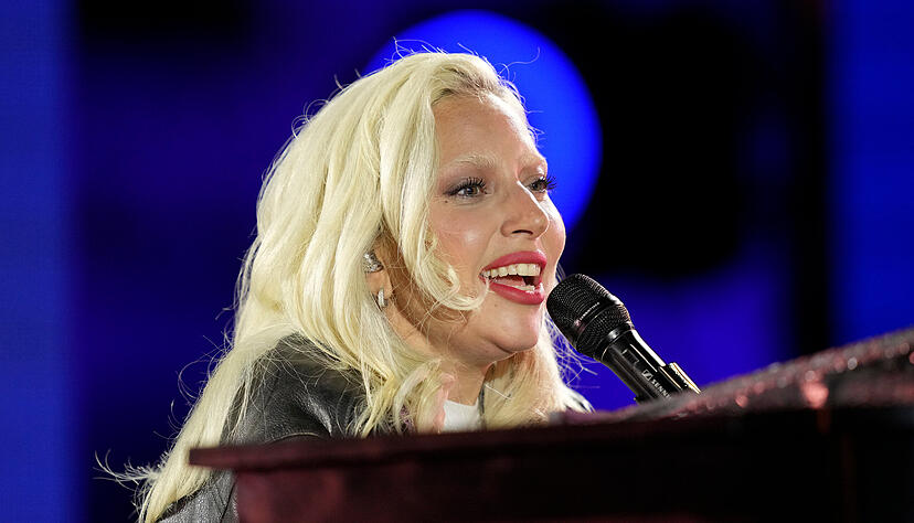 Lady Gaga tritt während einer Wahlkampfveranstaltung für die demokratische US-Präsidentschaftskandidatin Harris vor dem Philadelphia Museum of Art. Lady Gaga tritt während einer Wahlkampfveranstaltung für die demokratische US-Präsidentschaftskandidatin Harris vor dem Philadelphia Museum of Art.