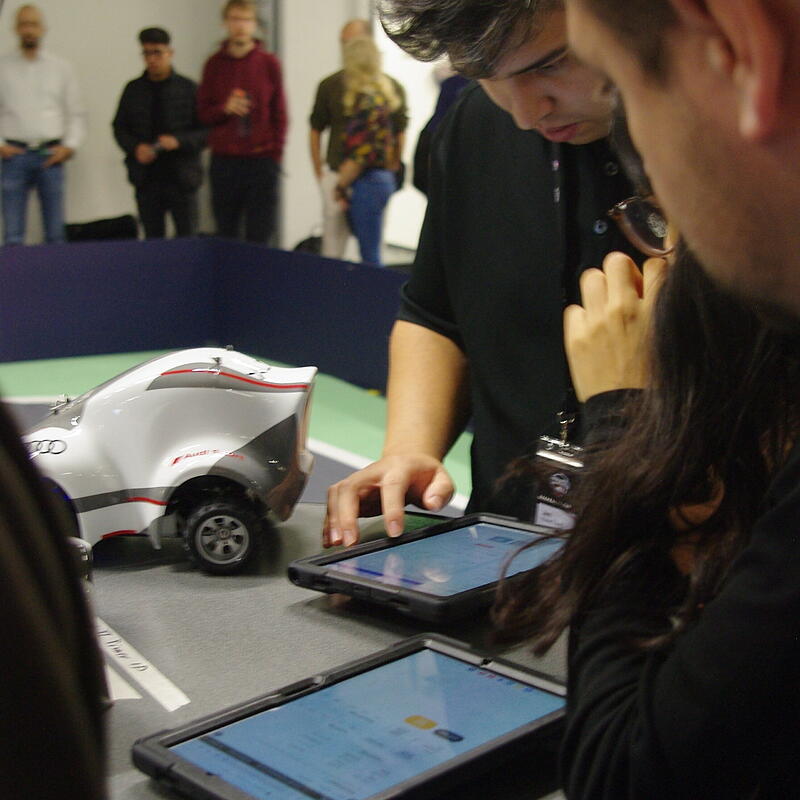 Deep Racer Cup Heilbronn: Schüler und Studenten programmieren KI ...