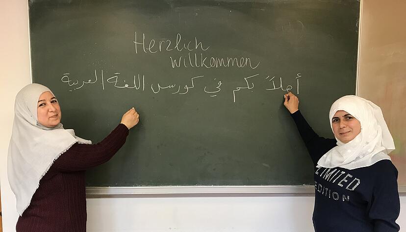 In ihrer syrischen Heimat haben sie als Lehrerinnen gearbeitet, jetzt m&ouml;chten sie den Bad Rappenauern ihre Muttersprache n&auml;herbringen.
Foto: Elfi Hofmann
