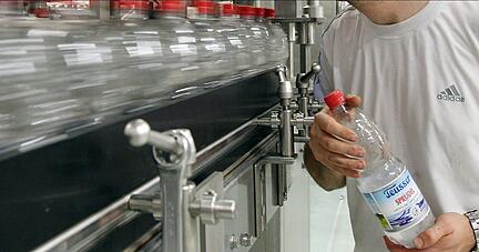Blick in die Mineralwasser-Produktion bei Teusser.