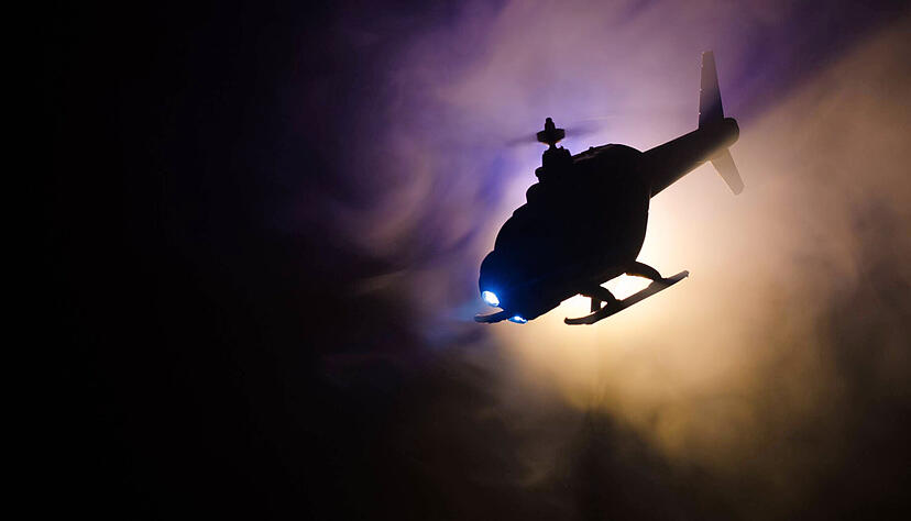 Wenn Hubschrauber über Wohngebieten kreisen, sucht die Polizei oftmals nach vermissten Senioren. Aber manchmal läuft auch − wie erst kürzlich − eine Fahndung nach Räubern. Foto: zef art/stock.adobe.com Wenn Hubschrauber über Wohngebieten kreisen, sucht die Polizei oftmals nach vermissten Senioren. Aber manchmal läuft auch − wie erst kürzlich − eine Fahndung nach Räubern. Foto: zef art/stock.adobe.com