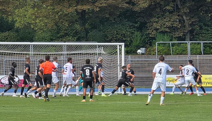 Der Treffer zum 4:3-Sieg der Young Boys Reutlingen beim VfR Heilbronn, der mit 3:0 gef&uuml;hrt hat.