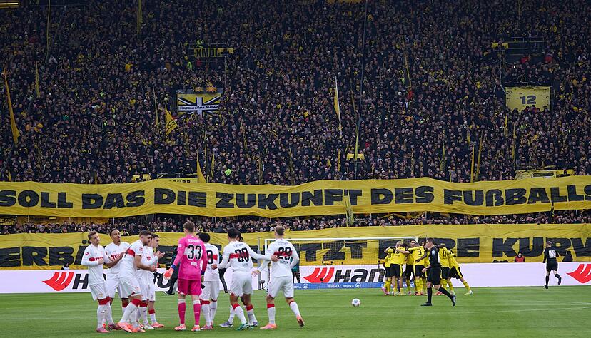 Auch in Dortmund protestierten die Fans: «Soll das die Zukunft des Fußballs sein?» Auch in Dortmund protestierten die Fans: «Soll das die Zukunft des Fußballs sein?»