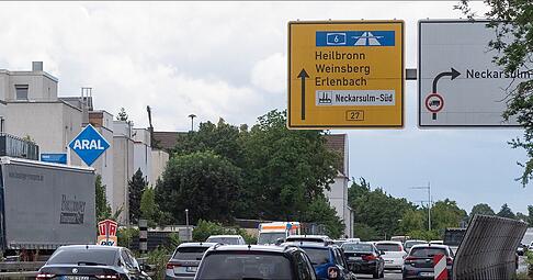 Die Anwohner an der Bundesstraße B27, hier in Neckarsulm, sind besonders lärmgeplagt. Nun soll das Tempo auf 30 nachts beschränkt werden.