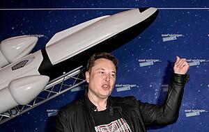 Elon Musks Weltraumfirma SpaceX will, dass die USA die Starlink-Finanzierung in der Ukraine übernehmen. Elon Musks Weltraumfirma SpaceX will, dass die USA die Starlink-Finanzierung in der Ukraine übernehmen.
