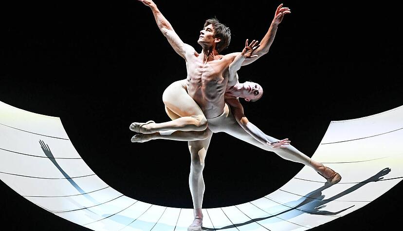 Friedemann Vogel und
Anna Osadcenko
in &bdquo;Ricercare&ldquo;.
Fotos: Stuttgarter Ballett