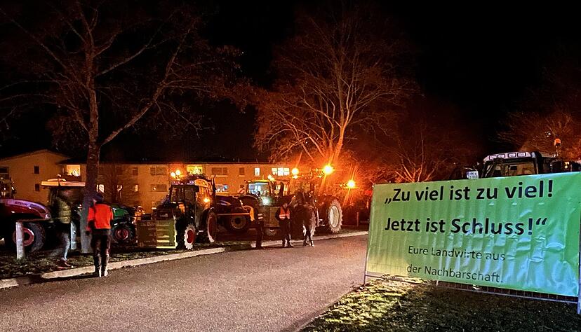 Am Dienstagabend in Erlenbach (Landkreis Heilbronn) hielt die Landtagsfraktion wegen der Bauernproteste einen Bürgerdialog ab. Am Dienstagabend in Erlenbach (Landkreis Heilbronn) hielt die Landtagsfraktion wegen der Bauernproteste einen Bürgerdialog ab.