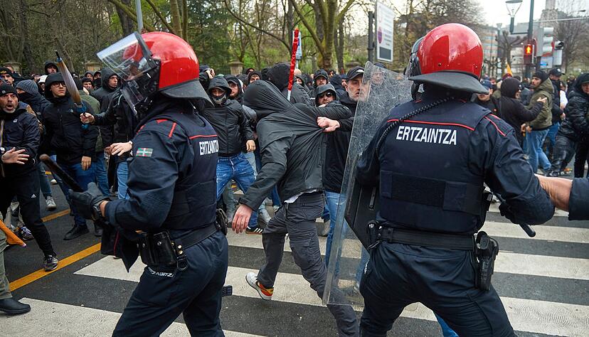 Die Polizei hatte alle Hände voll zu tun in Bilbao.