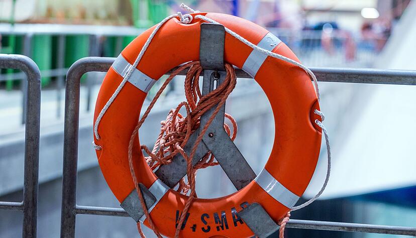 Die beiden M&auml;nner konnten nur noch leblos aus dem Wasser geborgen werden. (Symbolbild)