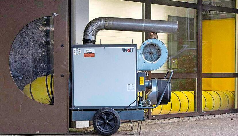 Ein Generator, ein Schlauch und viel heiße Luft: Nur dank dieser provisorischen Konstruktion konnten die Heilbronn Reds am vergangenen Sonntag spielen.