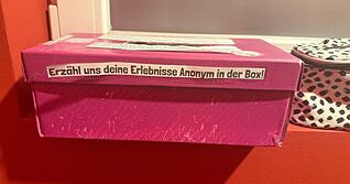 Eine der Boxen, in die Frauen anonym ihre Erfahrungen mit Sexismus und Übergriffen werfen konnten. Zahlreiche Meldungen kamen zusammen.