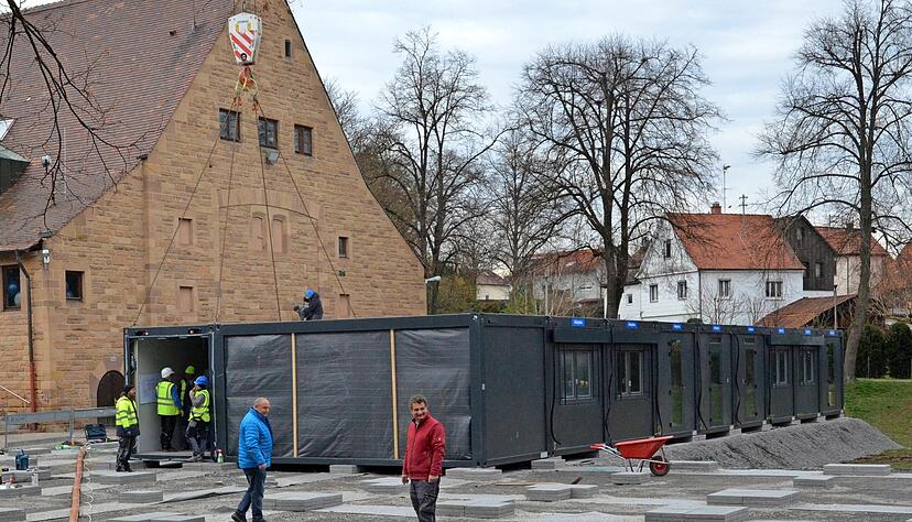 Die Aufstellung der 43 Containermodule auf dem Festplatz dauerte gerade einmal drei Tage.
Foto: Josef Staudinger