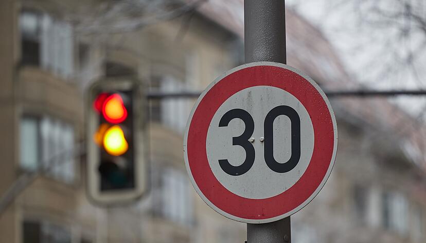 Für Unfallforscher ist besonders das Tempolimit der Schlüssel für sicherere Straßen. (Symbolbild) Für Unfallforscher ist besonders das Tempolimit der Schlüssel für sicherere Straßen. (Symbolbild)