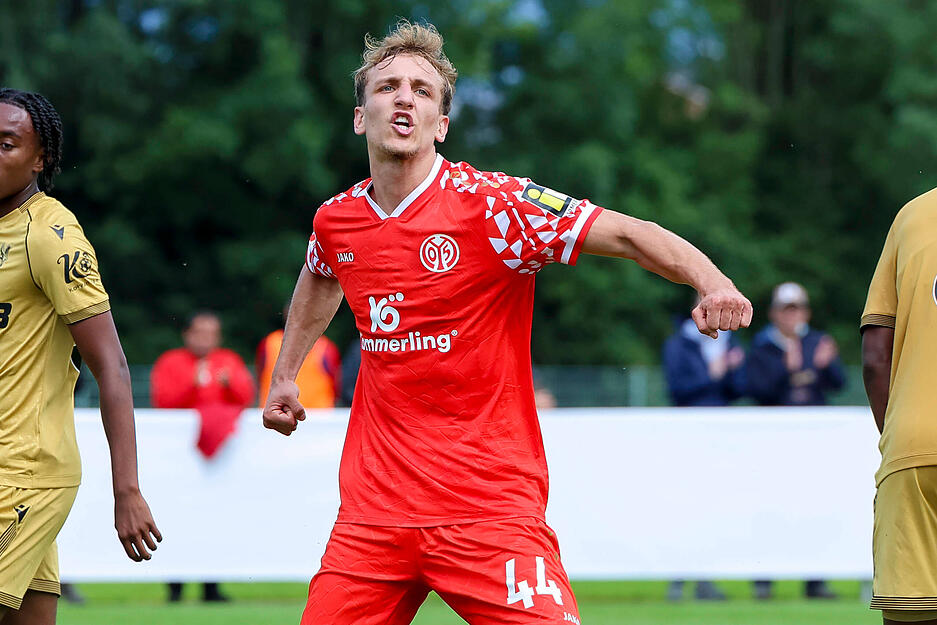 Beim FSV Mainz 05 spielte Weiper seit der Jugend. Der Vertrag läuft im Sommer 2026 aus. Der 20-Jährige will nicht verlängern, heißt es.