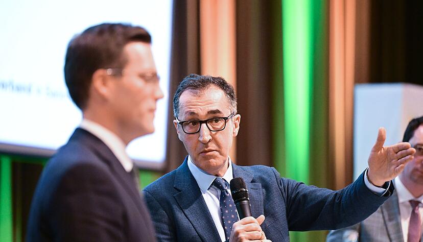 Sie wollen beide Regierungschef werden. Sie wollen beide Regierungschef werden.