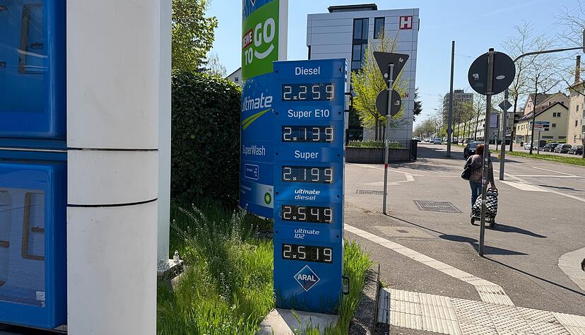 Die Spritpreise sind am Samstag, 18. April, bei der Aral-Tankstelle in der Heilbronner Oststra&szlig;e um 13, beziehungsweise 14 Cent nach oben gegangen.