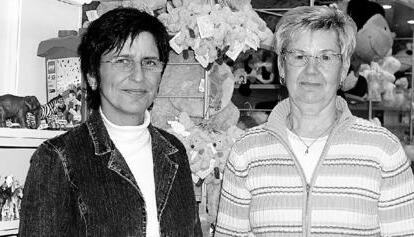 B&ouml;ckingen hat wieder Spielwaren: Karin Kreutzer (links) und Mitarbeiterin Ilse Werner sind optimistisch f&uuml;r den neuen Laden in der Ludwigsburger Stra&szlig;e. (Foto: Kistner)