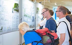 In der ehemaligen Kaufhof-Filiale im Wollhaus sind die Entwürfe noch bis Ende der kommenden Woche ausgestellt.
Foto: Helmut Melchert In der ehemaligen Kaufhof-Filiale im Wollhaus sind die Entwürfe noch bis Ende der kommenden Woche ausgestellt.
Foto: Helmut Melchert