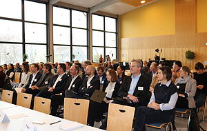 Aufmerksame Blicke beim Termin in der Kupferzeller Mehrzweckhalle.
Foto: Nick