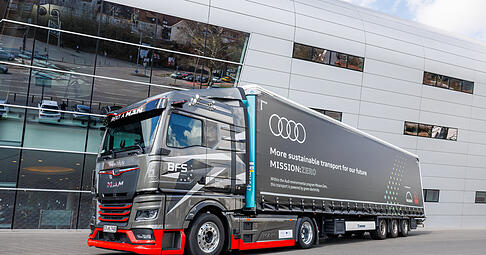 Ein MAN Elektro-Lkw der Firma Ihro vor dem Audi-Forum in Neckarsulm. Mit dem vollelektrischen Fahrzeug wird das Werk mit Teilen für die neuen Modelle A5 und A6 versorgt.