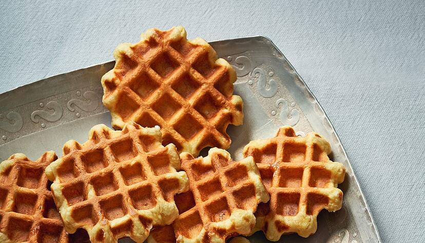 Mit den Resten von Sauerteig lassen sich wunderbare Waffeln zaubern. Ein Rezept hierfür liefert Sonja Bauer in ihrem Buch «Sauerteig kann alles». Mit den Resten von Sauerteig lassen sich wunderbare Waffeln zaubern. Ein Rezept hierfür liefert Sonja Bauer in ihrem Buch «Sauerteig kann alles».