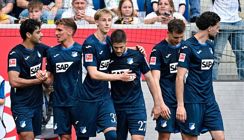 Hoffenheim feiert den Heimsieg.