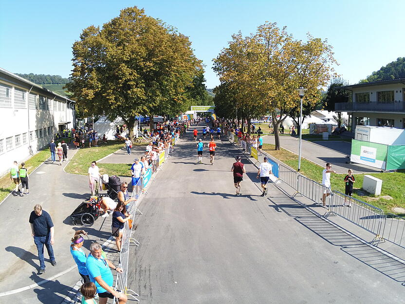 Tausende Läufer starten beim EBM-Papst-Marathon in Niedernhall Tausende Läufer starten beim EBM-Papst-Marathon in Niedernhall