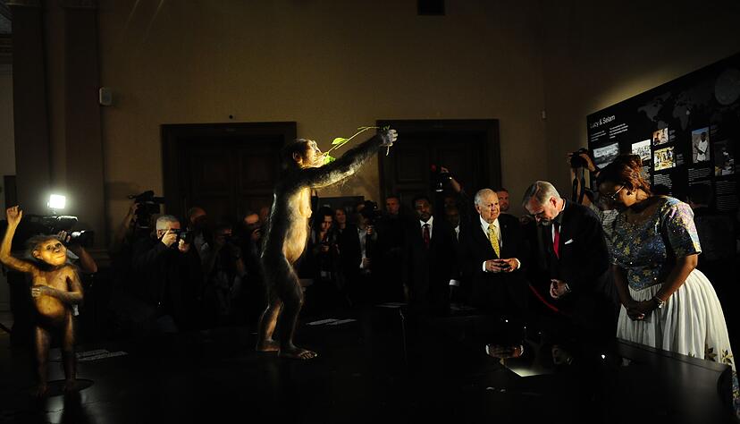 Das Vormenschen-Fossil "Lucy" aus &Auml;thiopien ist erstmals in Europa zu sehen. Die Ausstellung im Nationalmuseum in Prag ist nur bis zum 23. Oktober ge&ouml;ffnet. Bei der Er&ouml;ffnung waren auch Entdecker Donald Johanson und der tschechische Regierungschef Petr Fiala dabei.