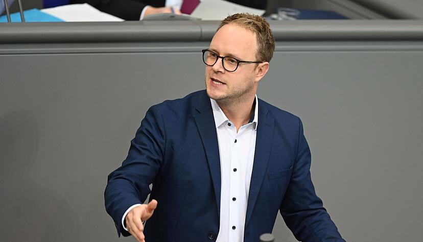 Der innenpolitische Sprecher der Grünen-Fraktion, Marcel Emmerich, hält nichts von den Binnengrenzkontrollen. (Archivfoto) Der innenpolitische Sprecher der Grünen-Fraktion, Marcel Emmerich, hält nichts von den Binnengrenzkontrollen. (Archivfoto)