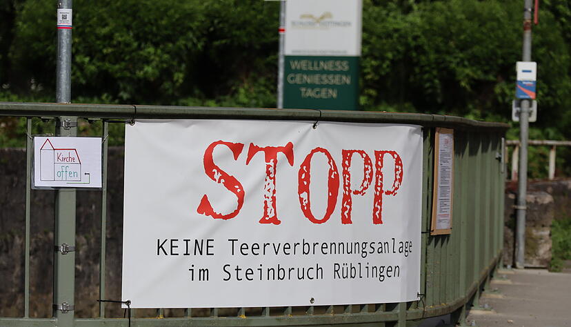 Die Bürgerinitiative gegen die Asphaltverwertungsanlage hat sich mit ihrem Anliegen durchgesetzt. Besorgte Bürger sind nun beruhigt. Doch damit entgehen dem Wirtschaftsstandort technologisches Wissen und Einnahmen. Die Bürgerinitiative gegen die Asphaltverwertungsanlage hat sich mit ihrem Anliegen durchgesetzt. Besorgte Bürger sind nun beruhigt. Doch damit entgehen dem Wirtschaftsstandort technologisches Wissen und Einnahmen.