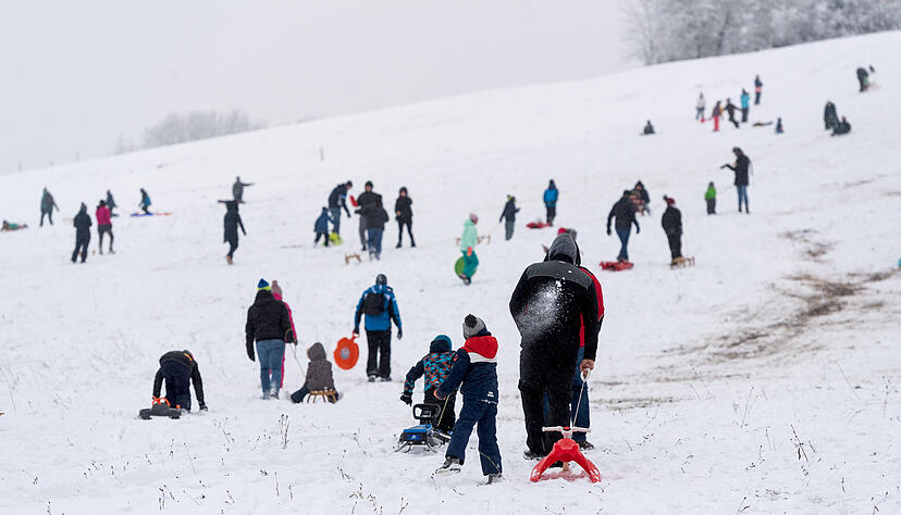 So sieht das aus, wenn am Stocksberg High Noon ist. Der Hügel in der Löwensteiner Bergen ist das Mekka vor allem der Heilbronner Ski- und Schlittenfahrer. So sieht das aus, wenn am Stocksberg High Noon ist. Der Hügel in der Löwensteiner Bergen ist das Mekka vor allem der Heilbronner Ski- und Schlittenfahrer.