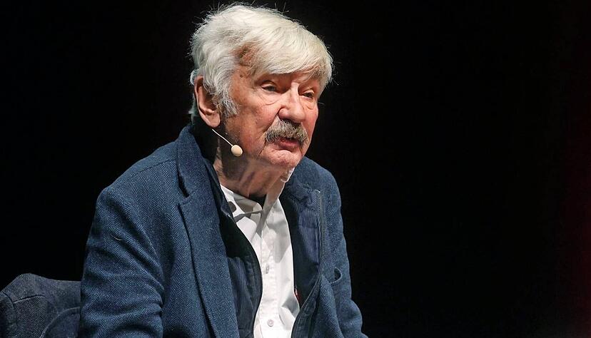 Mit einem Gesp&uuml;r f&uuml;r dramatische Dialoge und dem profunden Wissen um die Geschichte: &bdquo;Es gibt keinen Roman von mir, in dem ich nicht vorkomme&ldquo;, sagt Christoph Hein &ndash; und liest und erz&auml;hlt im Kom&ouml;dienhaus Heilbronn.