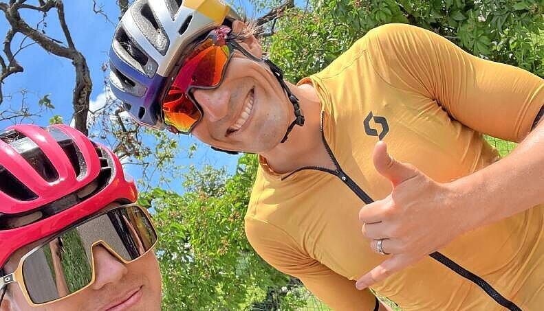 Im vergangenen Jahr trainierte Nick Bangert (links) gemeinsam mit seinem Idol Sebastian Kienle.
Foto: privat Im vergangenen Jahr trainierte Nick Bangert (links) gemeinsam mit seinem Idol Sebastian Kienle.
Foto: privat