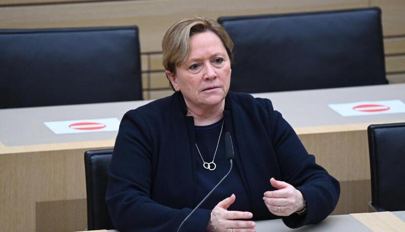 Susanne Eisenmann, (CDU).