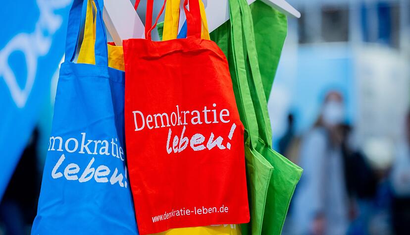 Das Programm &laquo;Demokratie leben!&raquo; soll bisher zivilgesellschaftliches Engagement f&uuml;r ein demokratisches Miteinander f&ouml;rdern. (Symbolbild)