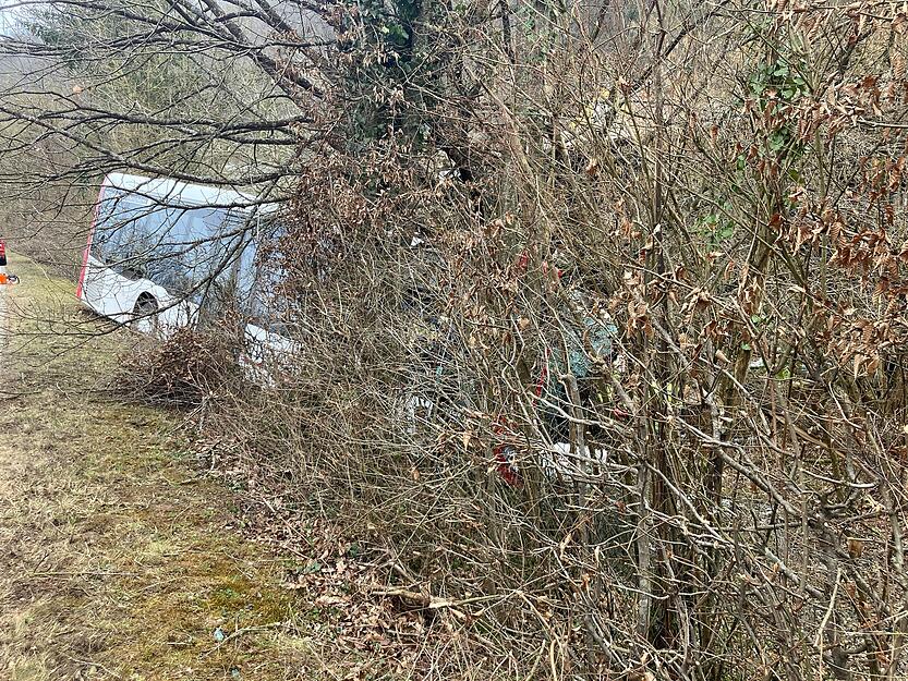 Fahrgäste befanden sich zum Unfallzeitpunkt nicht im Bus. Fahrgäste befanden sich zum Unfallzeitpunkt nicht im Bus.