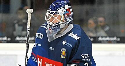 Patrick Berger war bisher der überragende Mann der Serie: Der Falken-Keeper lieferte zwei Mal ganz stark ab.
Foto: Marc Thorwartl Patrick Berger war bisher der überragende Mann der Serie: Der Falken-Keeper lieferte zwei Mal ganz stark ab.
Foto: Marc Thorwartl