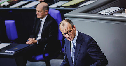 R-L Friedrich Merz, CDU-Parteivorsitzender, und Olaf Scholz SPD, Bundeskanzler, aufgenommen im Rahmen der Sitzung des Deutschen Bundestages mit der Regierungserklaerung des Bundeskanzlers zu aktuellen innenpolitischen Themen in Berlin, 29.01.2025. Berlin Deutschland *** R L Friedrich Merz, CDU party chairman, and Olaf Scholz SPD , Federal Chancellor, recorded during the session of the German Bundestag with the Chancellors government statement on current domestic policy issues in Berlin, 29 01 2025 Berlin Germany Copyright: xFlorianxGaertnerx