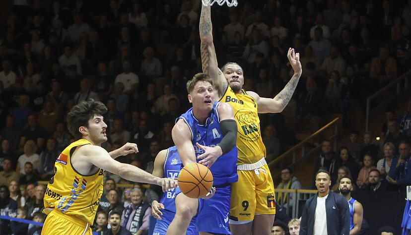 Unter anderem auch auf die Klasse von Brock Gardner (Mitte) wird es bei den Hakro Merlins Crailsheim im Spiel gegen Bremerhaven ankommen. Unter anderem auch auf die Klasse von Brock Gardner (Mitte) wird es bei den Hakro Merlins Crailsheim im Spiel gegen Bremerhaven ankommen.