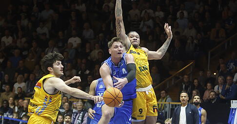 Unter anderem auch auf die Klasse von Brock Gardner (Mitte) wird es bei den Hakro Merlins Crailsheim im Spiel gegen Bremerhaven ankommen. Unter anderem auch auf die Klasse von Brock Gardner (Mitte) wird es bei den Hakro Merlins Crailsheim im Spiel gegen Bremerhaven ankommen.