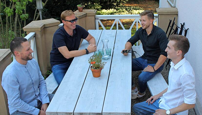 Kevin Keiner, Mark Siller, Maurice Nicolai und Bastian M&uuml;nch (von links) wollen mediale Unterhaltung mit Bildung und Bewegungstherapie verkn&uuml;pfen.
Foto: Annika Heffter