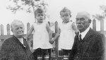 Adolf Baer, seine zweite Frau Augusta und die Enkelinnen Ruth und Ellen Kahn.