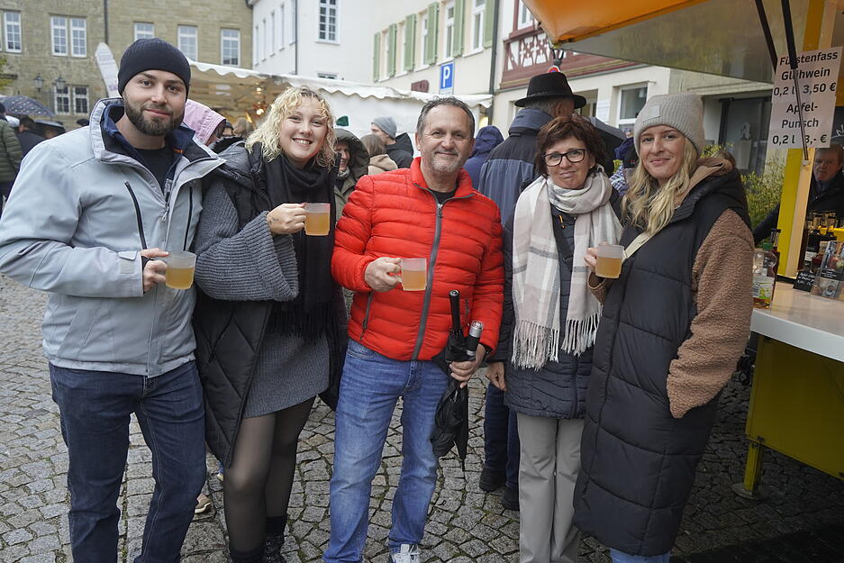 Weihnachtliche Vorfreude und Einkaufsfreude prägen den Martinimarkt 2025. Weihnachtliche Vorfreude und Einkaufsfreude prägen den Martinimarkt 2025.