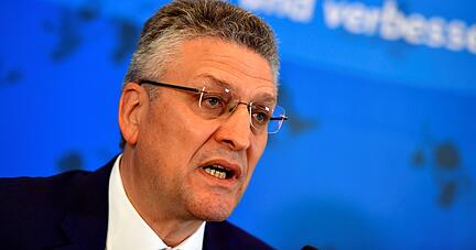 Lothar H. Wieler, Präsident des Robert Koch-Instituts (RKI), äußert sich bei einer Pressekonferenz des Robert Koch-Instituts zum Stand der Verbreitung des Coronavirus in Deutschland. Foto: dpa Lothar H. Wieler, Präsident des Robert Koch-Instituts (RKI), äußert sich bei einer Pressekonferenz des Robert Koch-Instituts zum Stand der Verbreitung des Coronavirus in Deutschland. Foto: dpa
