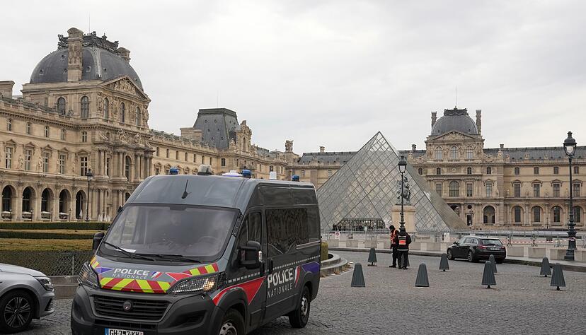 Die Beute aus dem Einbruch in den Louvre wird den Tätern nach Einschätzung eines Ex-Kriminellen nur einen Bruchteil des tatsächlichen Werts einbringen. (Archivbild) Die Beute aus dem Einbruch in den Louvre wird den Tätern nach Einschätzung eines Ex-Kriminellen nur einen Bruchteil des tatsächlichen Werts einbringen. (Archivbild)